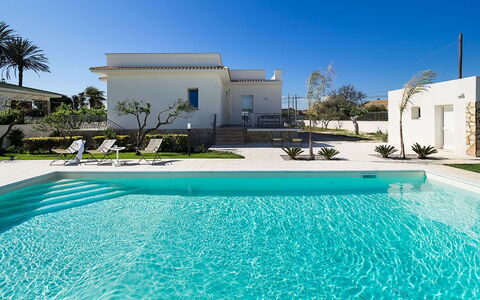 Villa Emma: Swimming Pool, Resort, Composite Material, Estate, Eco Hotel, Hacienda, Landscaping, Flagstone, Shade, Villa