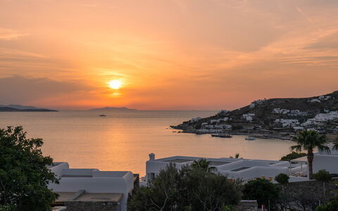 Villa Ioan: Horizon, Dusk, Sea, Coastal And Oceanic Landforms, Coast, Sunset, Evening, Afterglow, Sunrise, Ocean