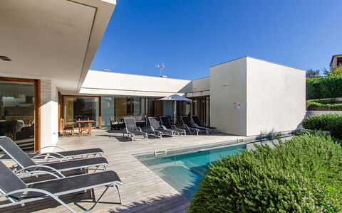 Villa Esplendida: Swimming Pool, Residential Area, Home, Architecture, Composite Material, Estate, Resort, Apartment, Landscaping, Garden