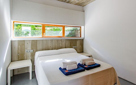 Villa Esplendida: Wall, Wood, Interior Design, Ceiling, Flooring, Floor, Bedroom, Bed, Room, Bedding