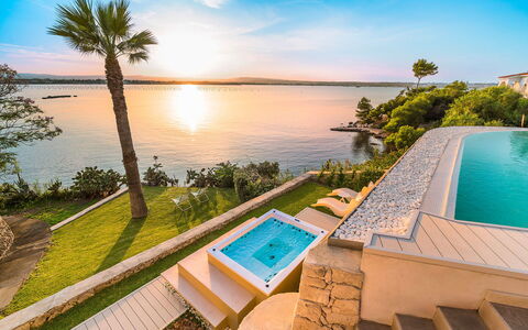 Sea Art Villa: Blue, Water, Body Of Water, Swimming Pool, Coastal And Oceanic Landforms, Resort, Coast, Sea, Lake, Leisure