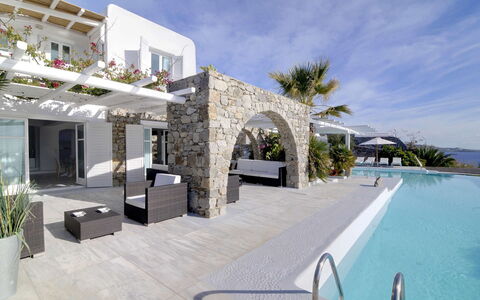 Villa Rocky: Swimming Pool, Resort, Eco Hotel, Villa, Estate, Hotel, Mansion, Seaside Resort, Resort Town