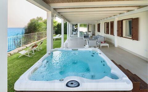 Villa Sea Star: Plumbing Fixture, Bathtub, Resort, Furniture, Leisure, Swimming Pool, Jacuzzi, Shade, Hotel