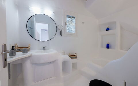 Seaside Villa: Wall, Architecture, Home, Interior Design, Plumbing Fixture, Bathtub, Ceiling, Bathroom, Design, Hotel