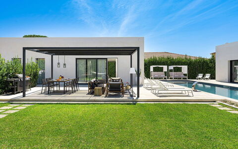 Villa la Isla: Outdoor Furniture, Swimming Pool, Garden, Shade, Landscaping, Estate, Courtyard, Resort, Patio, Outdoor Structure