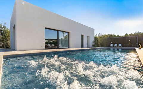 Villa la Isla: Blue, Water, Swimming Pool, Composite Material, Reflection, Reflecting Pool, Water Feature, Resort, Hotel, Villa