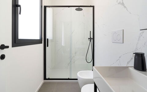 Villa la Isla: Bathroom, Wall, Plumbing Fixture, Flooring, Interior Design, Floor, Mirror, Tap, Home, Plumbing