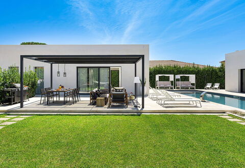 Villa la Isla: Outdoor Furniture, Swimming Pool, Garden, Shade, Landscaping, Estate, Courtyard, Resort, Patio, Outdoor Structure