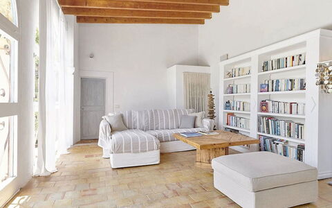 Villa Roger: Furniture, Interior Design, Flooring, Floor, Wall, Couch, Wood, Room, Wood Flooring, Living Room