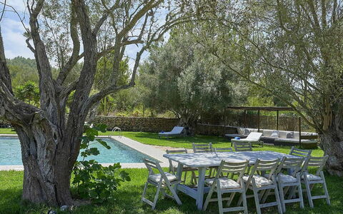 Villa Roger: Furniture, Garden, Shade, Swimming Pool, Outdoor Furniture, Lawn, Backyard, Chair, Yard, Landscaping