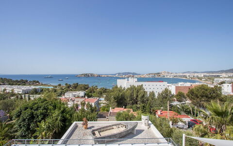 Villa Ilona: Sky, Daytime, Tree, Residential Area, Town, Horizon, Urban Design, Apartment, Suburb, Cityscape