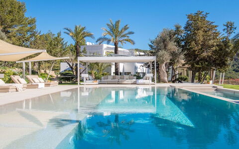 Villa Fabula: Swimming Pool, Tree, Resort, Shade, Eco Hotel, Outdoor Furniture, Estate, Hotel, Villa
