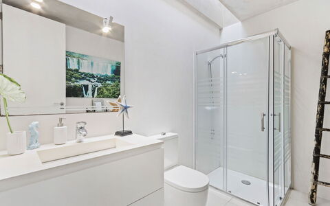 Villa Papiro: Bathroom, Plumbing Fixture, Interior Design, Flooring, Floor, Plumbing, Tap, Ceiling, Bathroom Cabinet, Sink