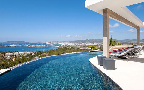 Villa Lola: Swimming Pool, Resort, Hotel, Villa, Eco Hotel, Resort Town, Seaside Resort, Penthouse Apartment