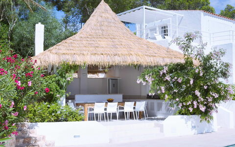 Villa Jules: Thatching, Outdoor Furniture, Shade, Furniture, Chair, Resort, Outdoor Structure, Garden, Eco Hotel, Umbrella
