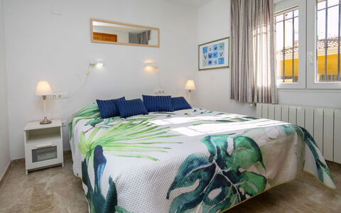 Bonalba Golf, Urb. Los Naranjos: Furniture, Bed, Interior Design, Bedroom, Bed Sheet, Bedding, Floor, Flooring, Wood, Room