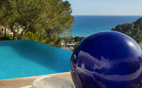 Villa Jondal: Blue, Reflection, Swimming Pool