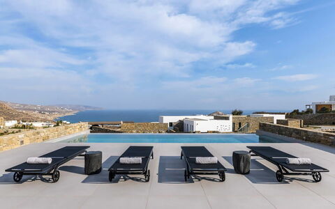 Villa Cupido: Blue, Sea, Outdoor Furniture, Coast, Swimming Pool, Sunlounger, Chaise Longue, Bay, Resort