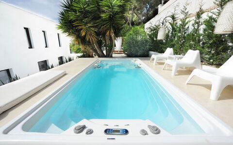 Villa Seahorse: Blue, Swimming Pool, Leisure, Resort, Outdoor Furniture, Hotel, Vacation, Eco Hotel, Tropics