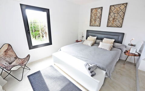 Villa Seahorse: Furniture, Bed, Bedroom, Interior Design, Floor, Flooring, Bedding, Wood, Bed Sheet, Room