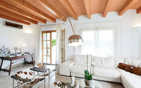 Villa Higo: Furniture, Interior Design, Flooring, Wall, Floor, Couch, Wood, Living Room, Home, Ceiling