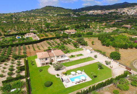 Villa Higo: Swimming Pool, Estate, Resort, Hacienda, Mansion, Landscaping, Villa, Lawn, Farmhouse, Plantation