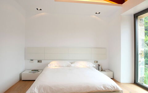 Villa Arch: Bed, Bedroom, Furniture, Interior Design, Bedding, Wall, Bed Sheet, Flooring, Wood, Floor