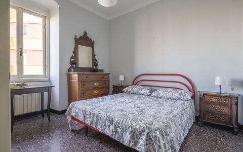 Da Federico, Apartment Genova Brignole: Bedroom, Bed, Bed Sheet, Flooring, Interior Design, Floor, Bedding, Room, Bed Frame, Furniture
