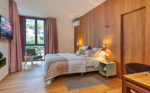 Villa Fullmoon: Bed, Interior Design, Furniture, Bedroom, Bed Sheet, Bedding, Flooring, Wood, Floor, Room