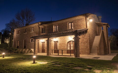 Villa Ripa: Wall, Building, Architecture, Facade, Home, Residential Area, Estate, House, Mansion, Brick