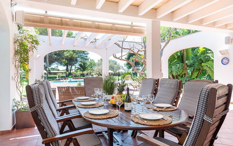 Villa Fountain: Furniture, Table, Chair, Outdoor Furniture, Kitchen & Dining Room Table, Interior Design, Outdoor Table, Dining Room, Restaurant, Resort