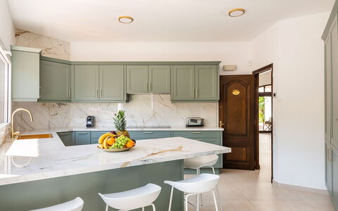 Villa Fountain: Furniture, Interior Design, Flooring, Wood, Floor, Countertop, Kitchen, Cabinetry, Ceiling, Lighting
