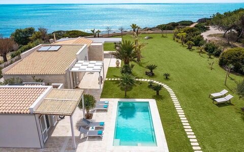 Villa Doddi: Swimming Pool, Resort, Sea, Eco Hotel, Estate, Villa, Leisure, Outdoor Furniture, Seaside Resort