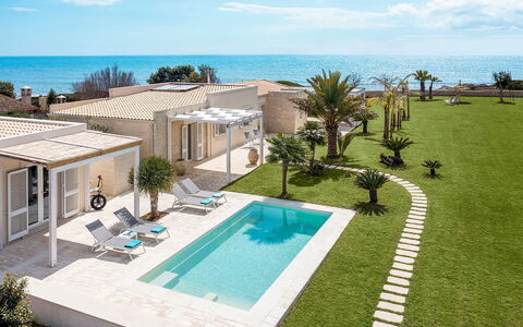 Villa Doddi: Swimming Pool, Resort, Estate, Eco Hotel, Villa, Shade, Mansion, Leisure, Outdoor Furniture