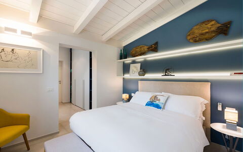 Villa Doddi: Interior Design, Bedroom, Furniture, Bed, Flooring, Apartment, Home, Floor, Ceiling, Bedding