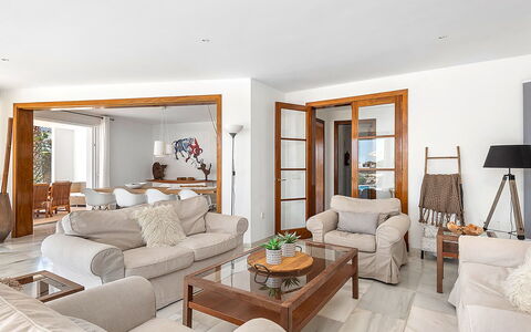 Villa the Cliff: Furniture, Couch, Interior Design, Flooring, Floor, Wood, Ceiling, Living Room, Table, Room