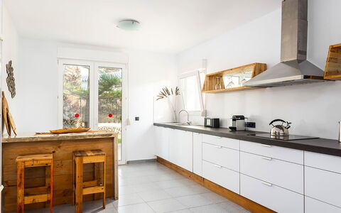 Villa the Cliff: Kitchen, Countertop, Kitchen Appliance, Cabinetry, Furniture, Flooring, Interior Design, Major Appliance, Wood, Home Appliance