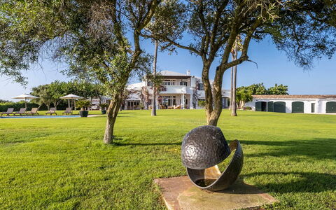 Villa Golf: Blue, Plain, Lawn, Estate, Shade, Garden, Park, Landscaping, Mansion, Yard