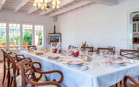 Villa Golf: Furniture, Interior Design, Table, Dining Room, Kitchen & Dining Room Table, Chair, Tableware, Home, Room, Ceiling