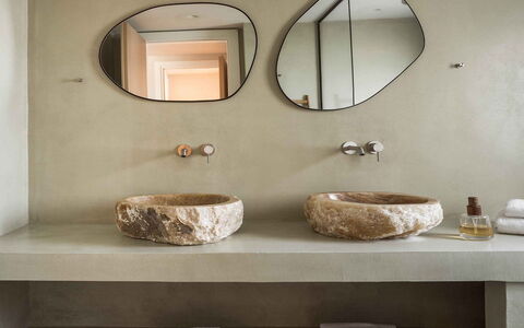 Villa Senia: Interior Design, Plumbing Fixture, Flooring, Mirror, Bathroom, Sink, Plumbing, Bathroom Sink, Tap, Light Fixture
