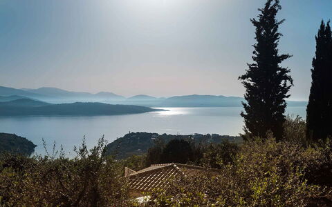 Villa Senia: Sky, Mountainous Landforms, Hill, Natural Landscape, Mountain, Horizon, Highland, Landscape, Atmospheric Phenomenon, Hill Station