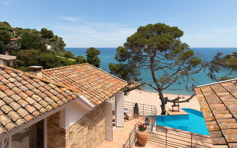Villa Bellalta: Resort, Coast, Sea, Swimming Pool, Shore, Leisure, Outdoor Furniture, Seaside Resort, Ocean, Villa