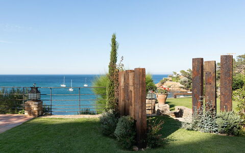 Villa Bellalta: Shrub, Sea, Garden, Ocean, Coast, Landscaping, Shade, Flowerpot, Tropics