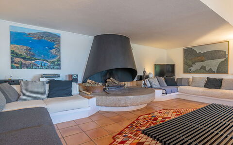 Casa Gigliola: Furniture, Flooring, Interior Design, Floor, Living Room, Couch, Lighting, Room, Apartment