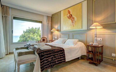 Villa Kate: Furniture, Bed, Interior Design, Bedroom, Bedding, Bed Sheet, Flooring, Ceiling, Floor, Linens