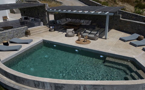 Villa Cornelia 1: Composite Material, Swimming Pool, Concrete, Flagstone, Natural Material, Design, Water Feature, Tile, Stone Wall