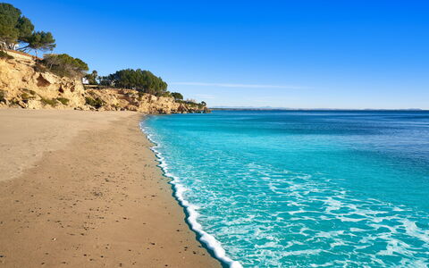 Isabel: Blue, Body Of Water, Coast, Sea, Beach, Coastal And Oceanic Landforms, Summer, Shore, Ocean, Sand