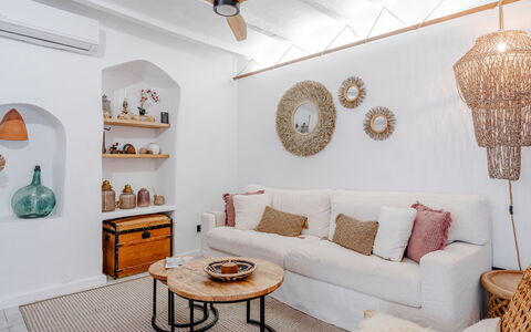 Villa Pastores: Furniture, Interior Design, Wall, Ceiling, Couch, Home, Living Room, Room, Flooring, Floor