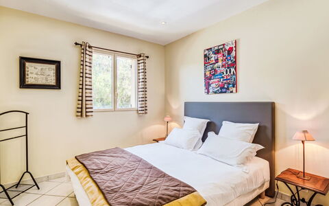 Villa i Tre Fratelli: Bed, Furniture, Bedroom, Interior Design, Bedding, Floor, Bed Sheet, Room, Flooring, Ceiling