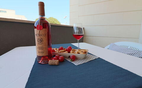 Gio: Tableware, Drinkware, Food, Table, Furniture, Serveware, Bottle, Stemware, Fruit